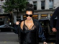 Kim Kardashian uwodzicielsko w czarnej sukni